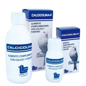 Calcicolina- P Tratamiento rico en calcio y fosforo para los estados carenciales producidos casi siempre por los desequilibrios alimenticios y exceso de semillas gordas. Es un complemento alimenticio imprescindible para corregir los posibles fallos de las pautas de nutrición, aún las más estudiadas, y en dosis más elevadas actúa como un eficaz medicamento para el tratamiento de las enfermedades hepáticas y digestivas. Composicion: Lactosa 2%; Glicerofosfato de calcio al 2,25%; Hipofosfito de calcio 1,2%; Glicerol 0,3 %: Aditivos (composición por 100 ml): Cloruro de colina 17,5 g; Cobalto (E-3) 0,64 mg; Cobre (E-4) 1,53 mg; Manganeso (E-5) 45,51 mg; Zinc (E-6) 2,64 mg. Dosis: Mezclar a 50 ml de agua, (un bebedero) 1 ml de Calciocolina- P (ó 20 gotas de goteador del frasco). Para preparar un litro de agua, mezclarla con 2 tapones, (equivalentes a 20 ml) En pájaros normales es suficiente tratarlos 2 días por semana, y en períodos de reproducción tratar a los pájaros durante 4 días y descanso de 3 días. En enfermedades hepáticas y digestivas (vientre rojo, hígado inflamado) se dará la calciocolina -P diariamente un mínimo de 8 días, hasta la total curación. Suprimir todos los granos oleaginosos de la alimentación (nabina, adormidera, cañamón). Presentacion: 50 ml